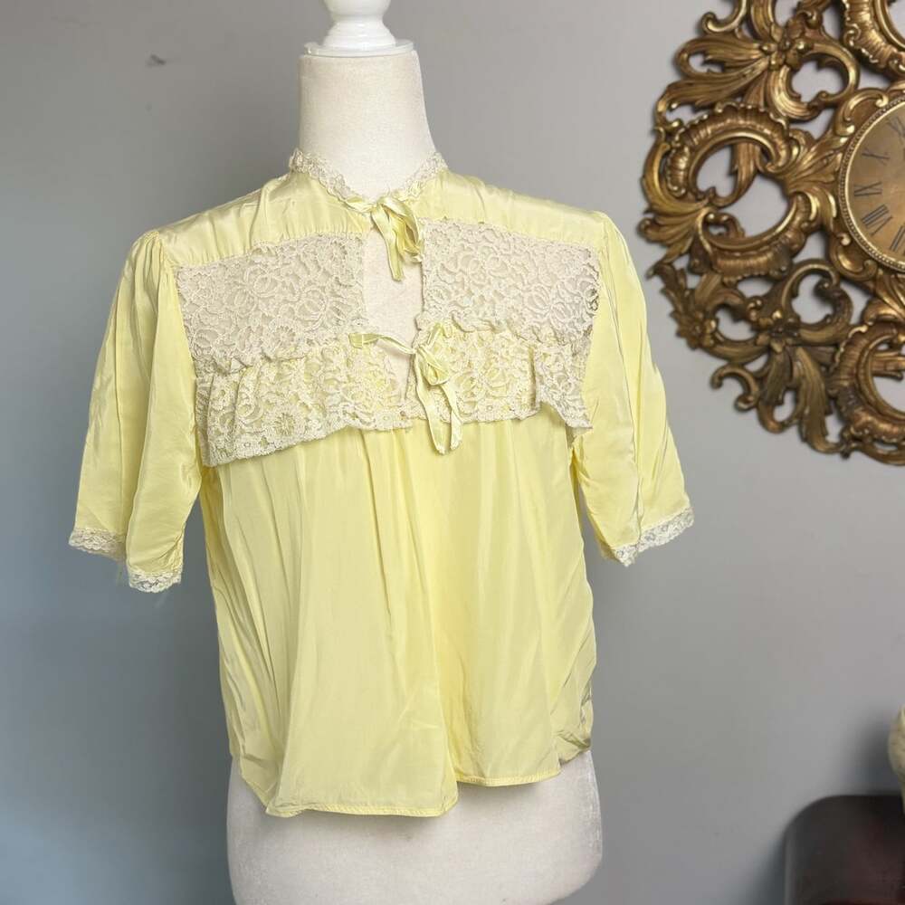 Vintage 1940s Pastel Yellow Satin Bedjacket Womens Lace Trim Ribbon Tie